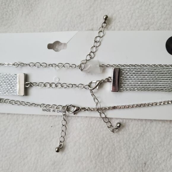 Charlotte Russe necklace silver color metal and fabric materials - Picture 3 of 7